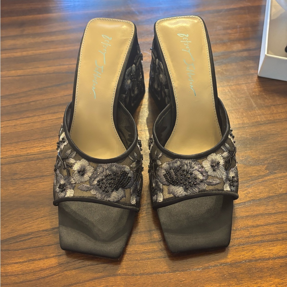 Betsey Johnson Roo Heels